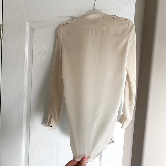 2/$10 ✅ Ivory Sateen Button Up Shirt - Picture 5 of 6